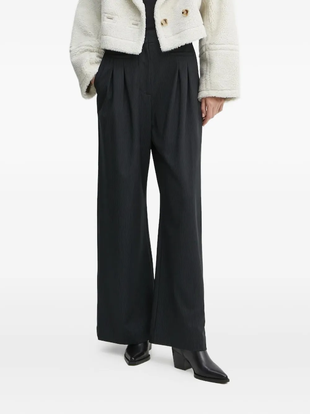 Брюки в тонкую полоску со складками MUNTHE, черный
Брюки в тонкую полоску со складками MUNTHE, черный