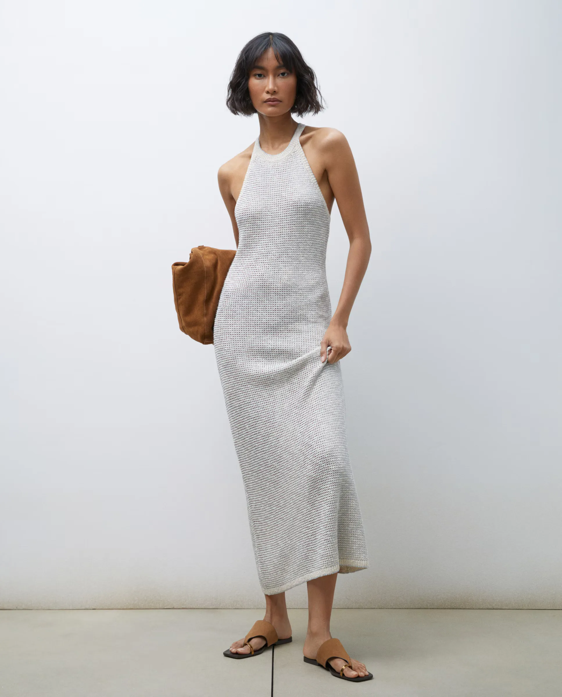 Платье с металлизированным вырезом халтер Tintoretto, цвет Plata vieja
Платье с металлизированным вырезом халтер Tintoretto, цвет Plata vieja