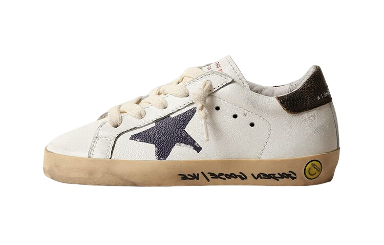 Детские кроссовки Superstar на шнуровке Golden Goose
Детские кроссовки Superstar на шнуровке Golden Goose
