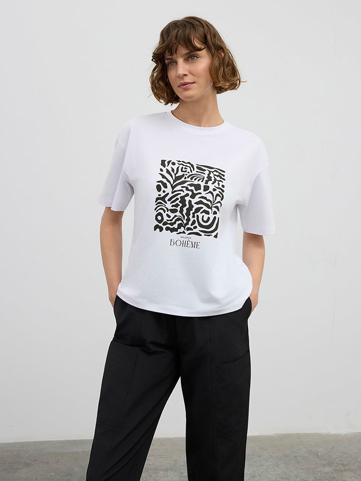 Белая рубашка BGN
Белая рубашка BGN