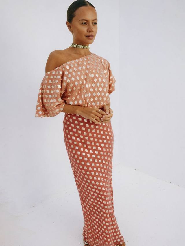 Макси-платье с металлическим блеском Never Fully Dressed, Pink
Макси-платье с металлическим блеском Never Fully Dressed, Pink