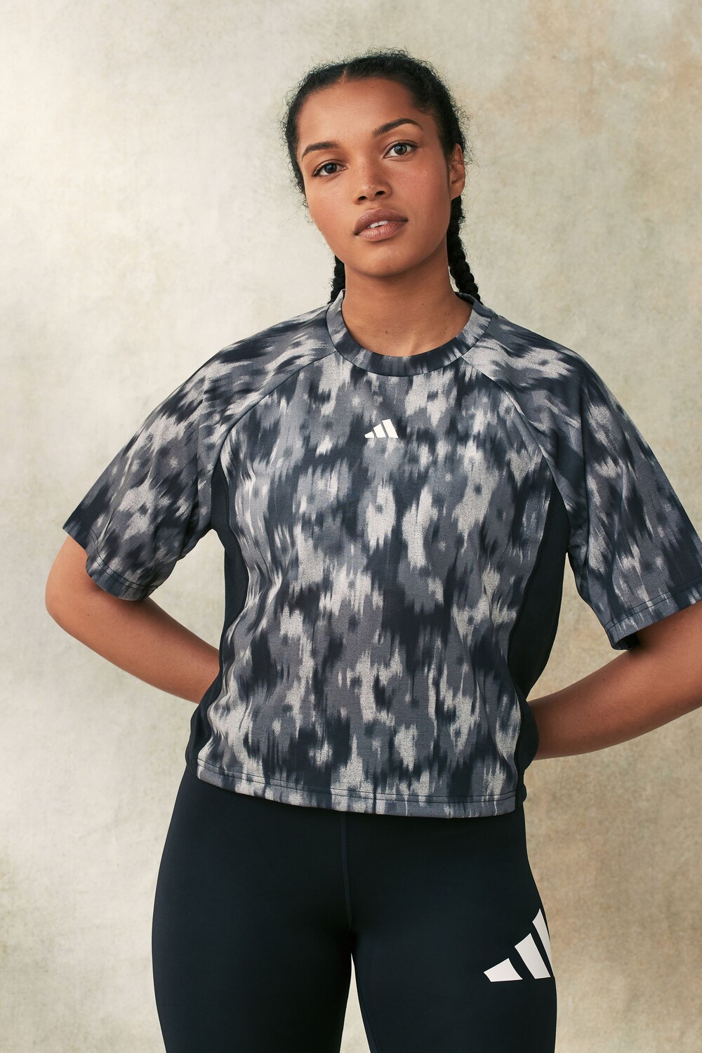 Футболка с цветочным принтом Aop Adidas, черный
Футболка с цветочным принтом Aop Adidas, черный