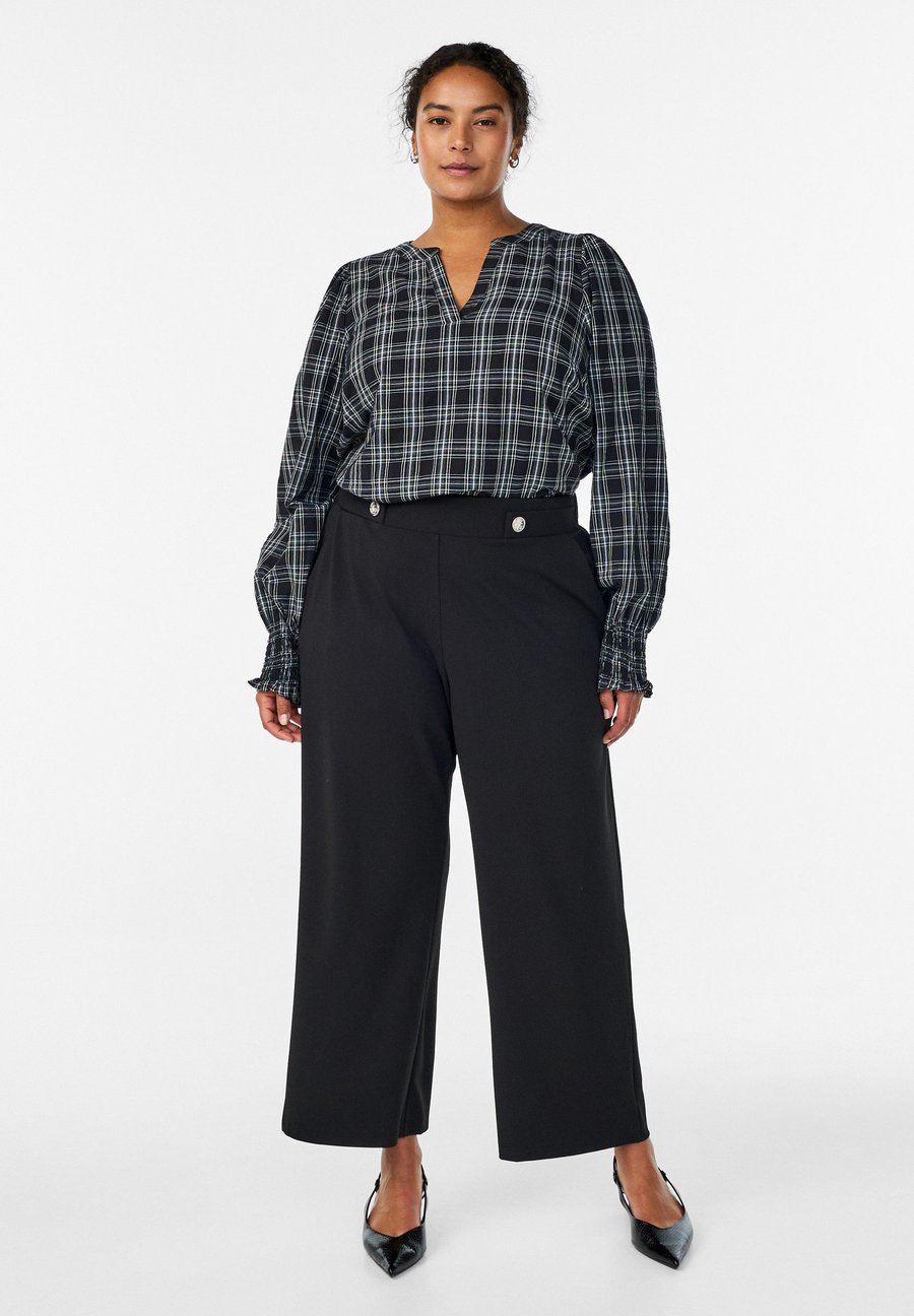 Брюки Zizzi LOOSE WITH POCKETS, Black Silver/Metallic Black
Брюки Zizzi LOOSE WITH POCKETS, Black Silver/Metallic Black