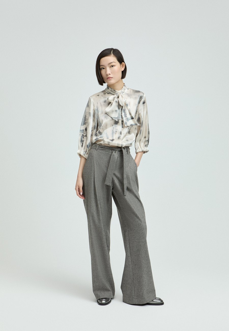 Брюки Xandres Trousers, Quartz/Light Grey
Брюки Xandres Trousers, Quartz/Light Grey