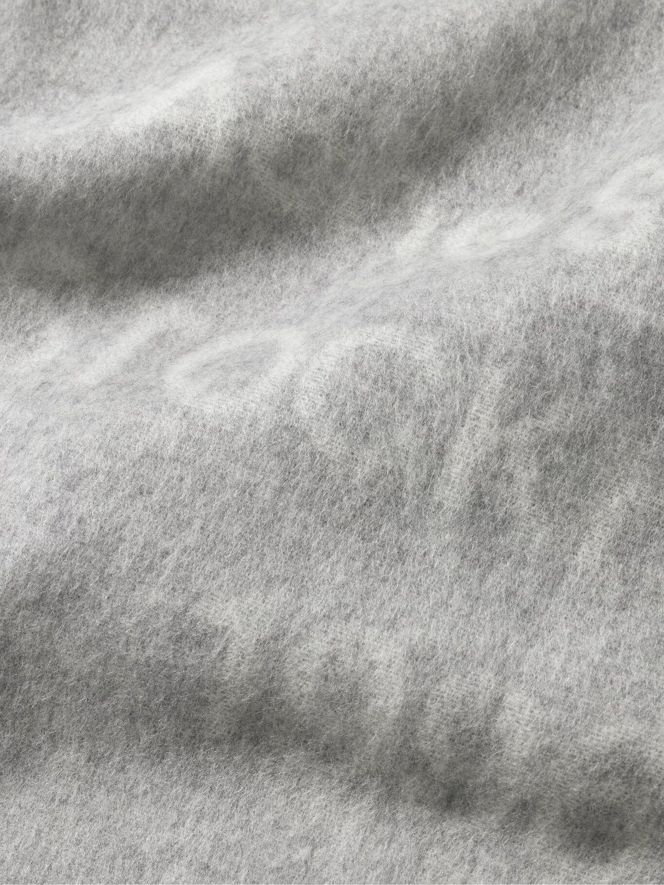 Шерстяной шарф с бахромой и логотипом Venus 1996 ACNE STUDIOS, светло-серый 
Шерстяной шарф с бахромой и логотипом Venus 1996 ACNE STUDIOS, светло-серый