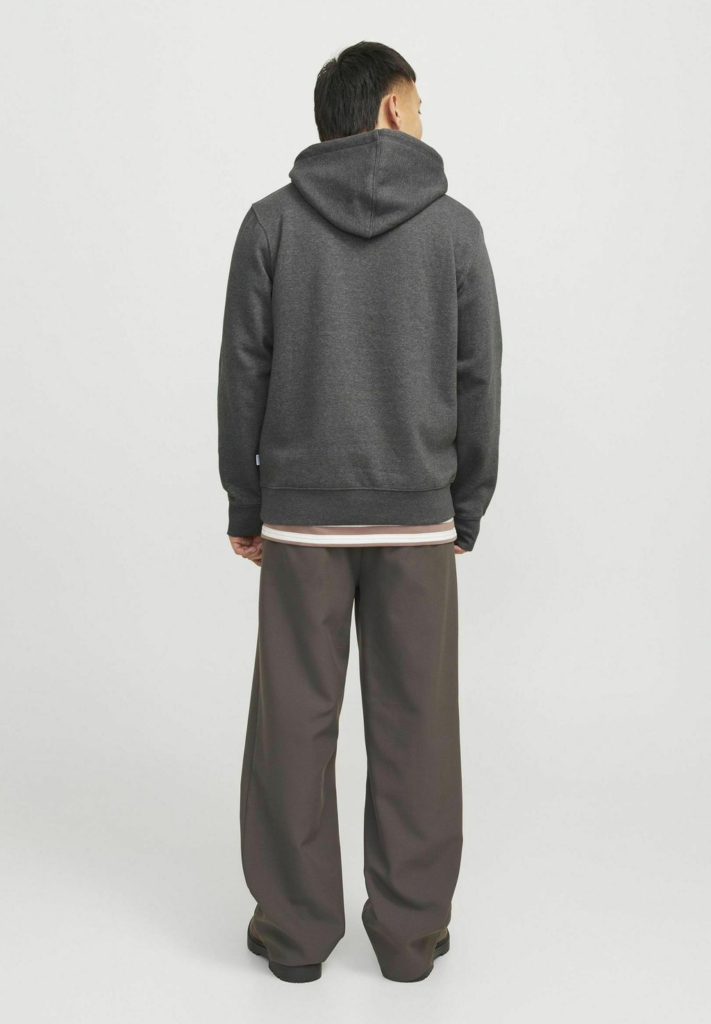 Толстовка с капюшоном LOGO Jack & Jones, серый
Толстовка с капюшоном LOGO Jack & Jones, серый