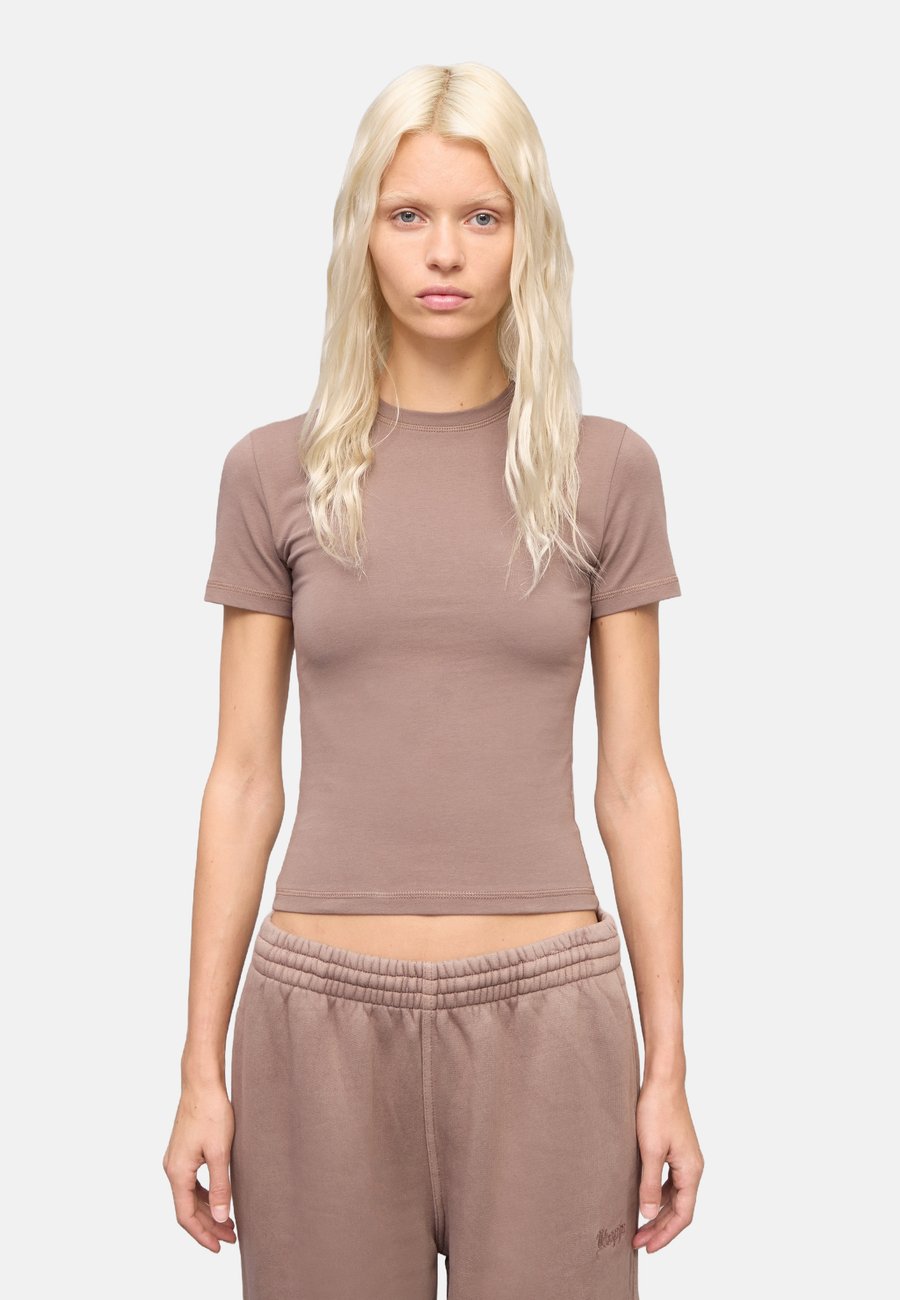 Футболка UTOPJA Basic T-shirt, Light Brown, Коричневый, Футболка UTOPJA Basic T-shirt, Light Brown
Футболка UTOPJA Basic T-shirt, Light Brown, Коричневый, Футболка UTOPJA Basic T-shirt, Light Brown