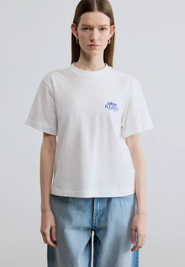 Футболка свободного кроя с графическим принтом Calvin Klein Jeans, Bright White, Белый, Футболка свободного кроя с графическим принтом Calvin Klein Jeans, Bright White
Футболка свободного кроя с графическим принтом Calvin Klein Jeans, Bright White, Белый, Футболка свободного кроя с графическим принтом Calvin Klein Jeans, Bright White