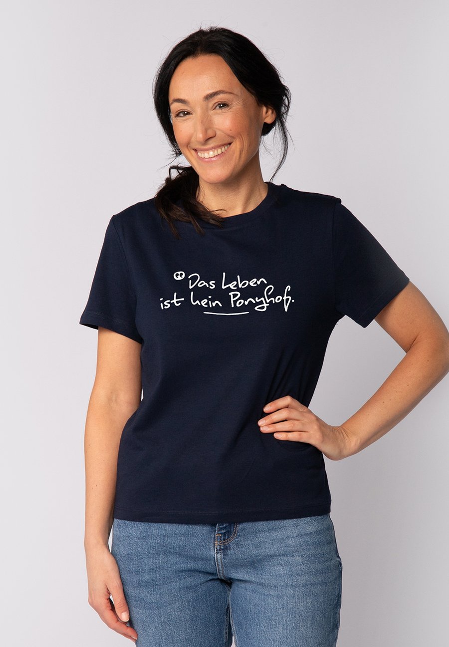 Футболка watapparel DAS LEBEN IST KEIN PONYHOF, French Navy/Dark Blue, Синий, Футболка watapparel DAS LEBEN IST KEIN PONYHOF, French Navy/Dark Blue
Футболка watapparel DAS LEBEN IST KEIN PONYHOF, French Navy/Dark Blue, Синий, Футболка watapparel DAS LEBEN IST KEIN PONYHOF, French Navy/Dark Blue
