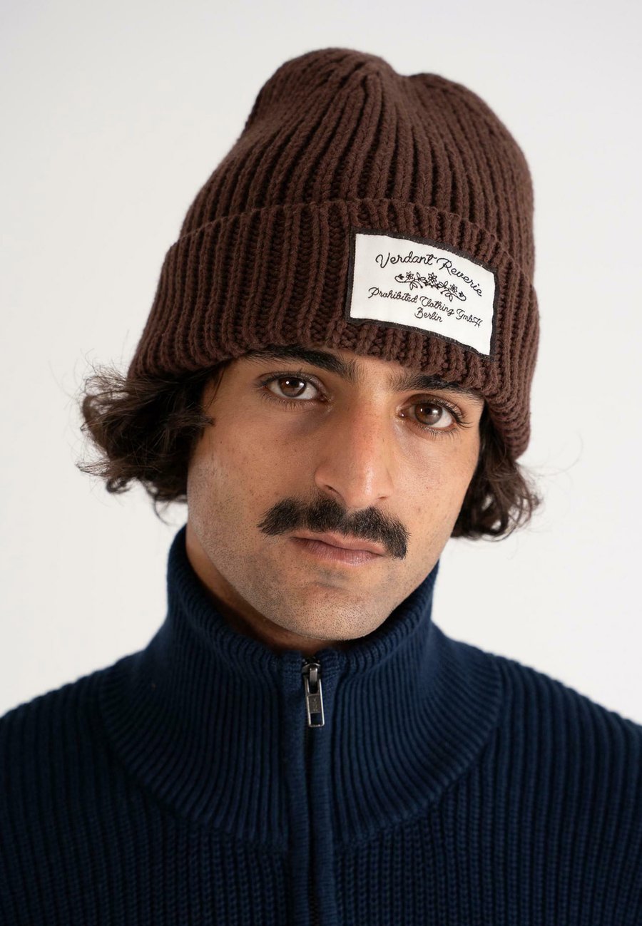 Шапка PROHIBITED VERDANT REVERIE , Brown
Шапка PROHIBITED VERDANT REVERIE , Brown