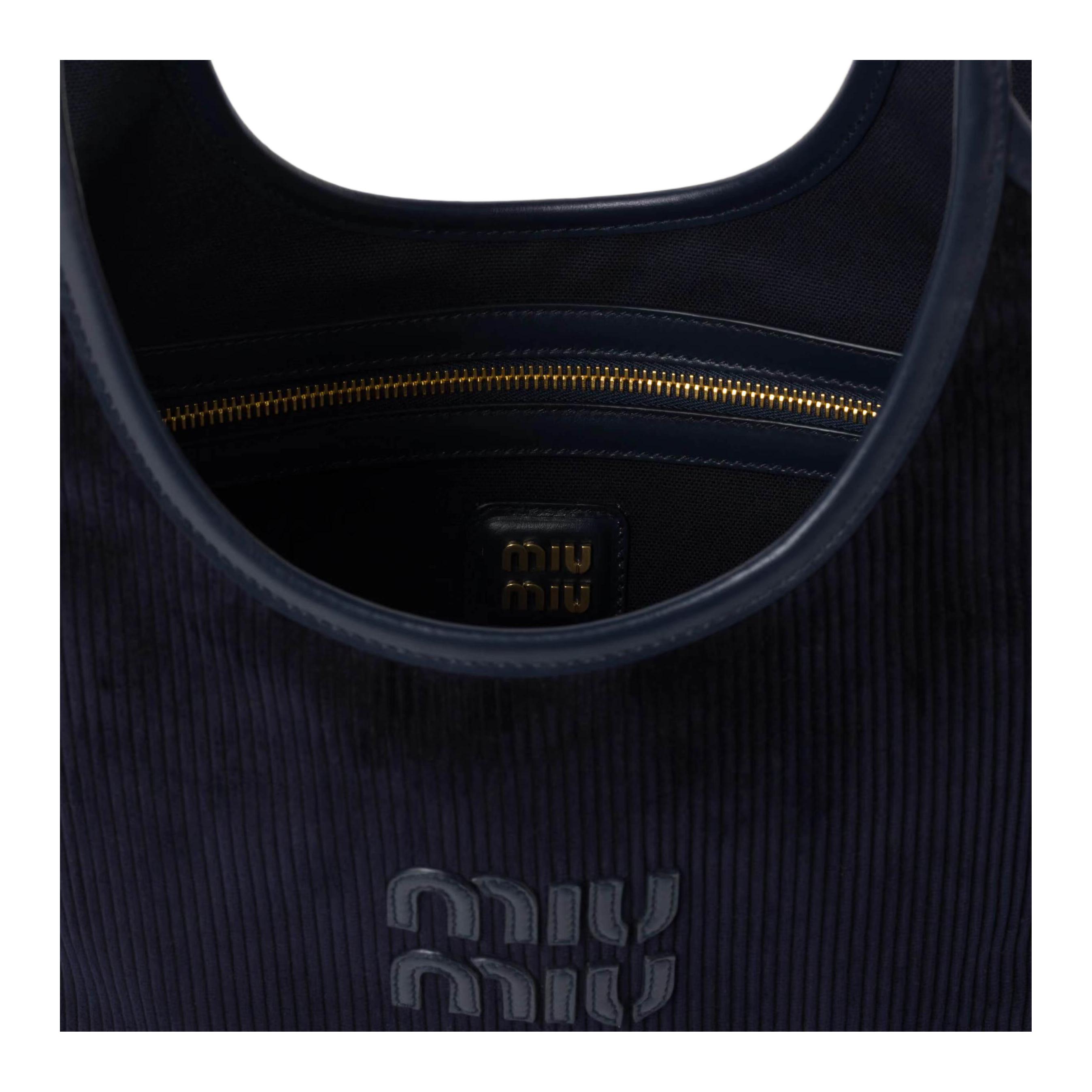 Сумка-шоппер из смесовой ткани на плечо женская морская синяя MIU MIU
Сумка-шоппер из смесовой ткани на плечо женская морская синяя MIU MIU