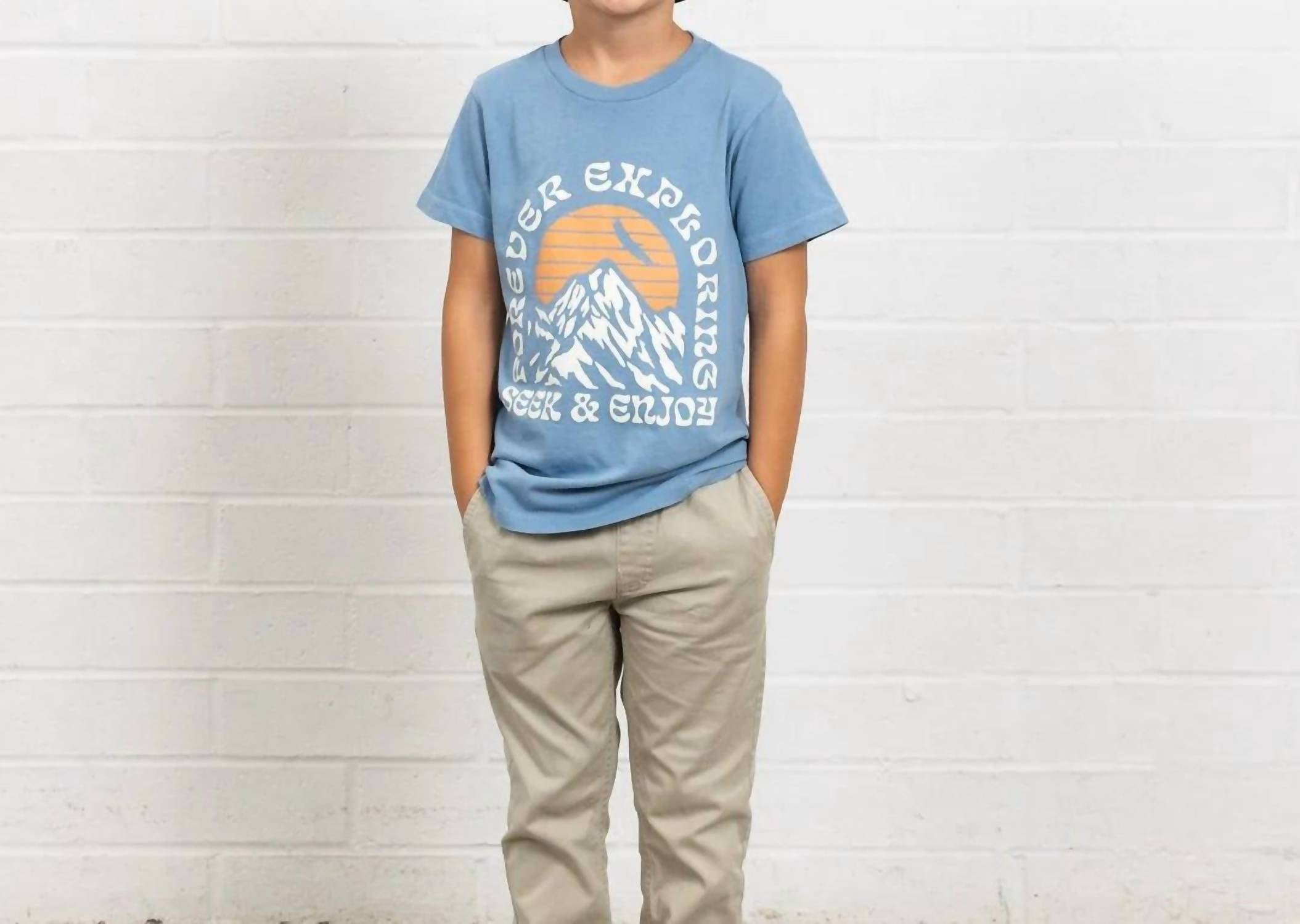 Футболка Forever Exploring в цвете Dusty Blue TINY WHALES
Футболка Forever Exploring в цвете Dusty Blue TINY WHALES