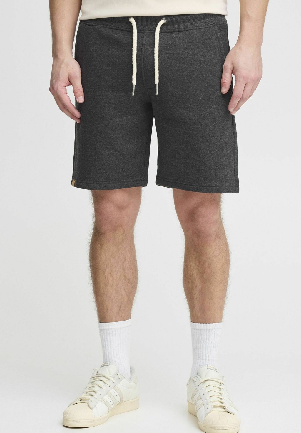 Шорты SDARONA - Tracksuit bottoms Solid, серый
Шорты SDARONA - Tracksuit bottoms Solid, серый