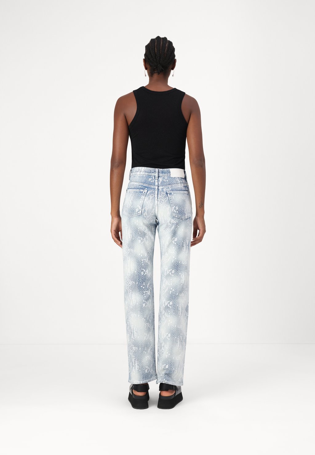 Джинсы прямого кроя TESS 7 for all mankind, светло-голубой
Джинсы прямого кроя TESS 7 for all mankind, светло-голубой