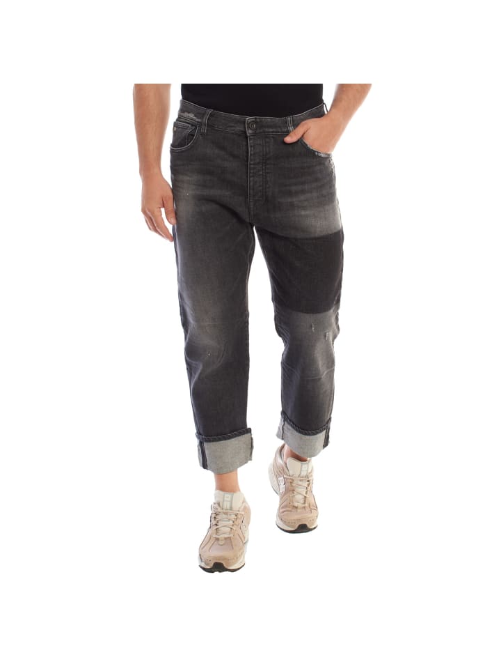 Джинсы черного цвета Emporio Armani
Джинсы черного цвета Emporio Armani