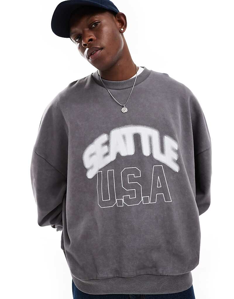 ASOS DESIGN – Серая толстовка в стиле oversize с эффектом выцветания и принтом с названием города
ASOS DESIGN – Серая толстовка в стиле oversize с эффектом выцветания и принтом с названием города