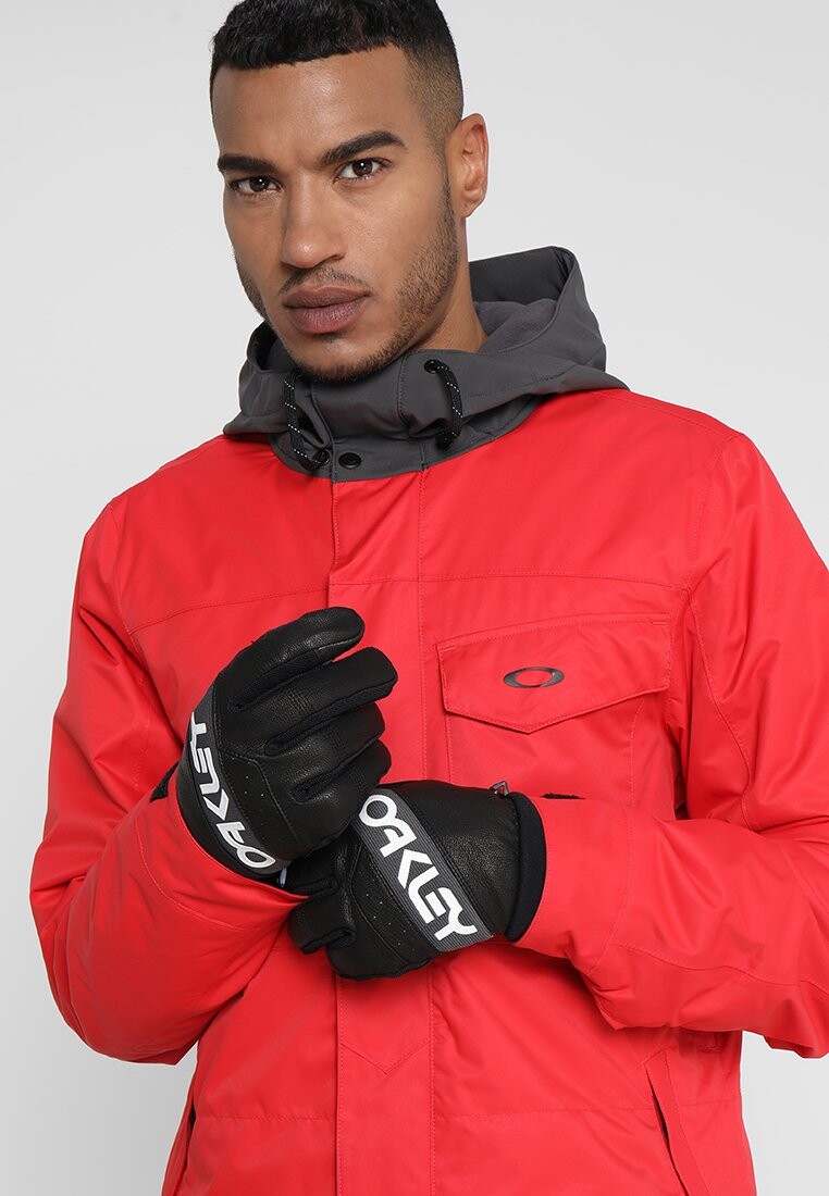 Перчатки Oakley 
Перчатки Oakley