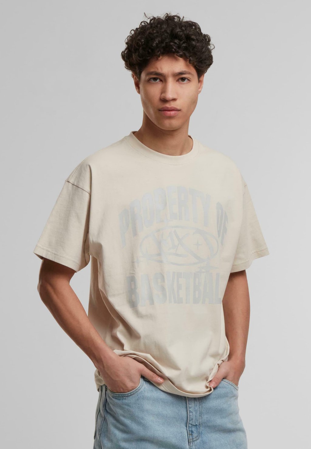 Футболка с принтом PROPERTY K1X, песочный 
Футболка с принтом PROPERTY K1X, песочный