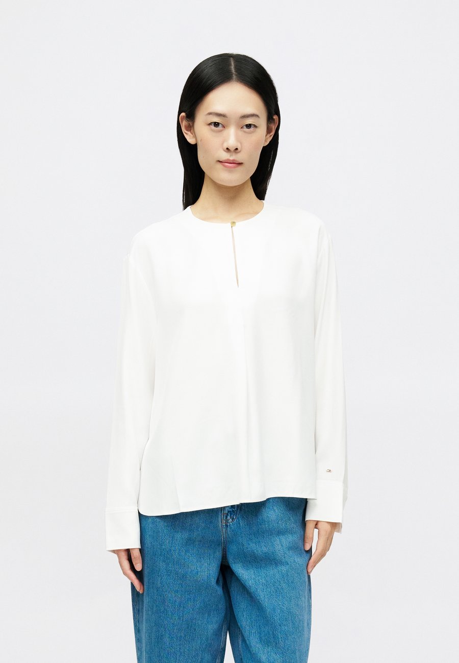 Блуза Tommy Hilfiger SOFT RELAXED, Ecru/Off-White
Блуза Tommy Hilfiger SOFT RELAXED, Ecru/Off-White