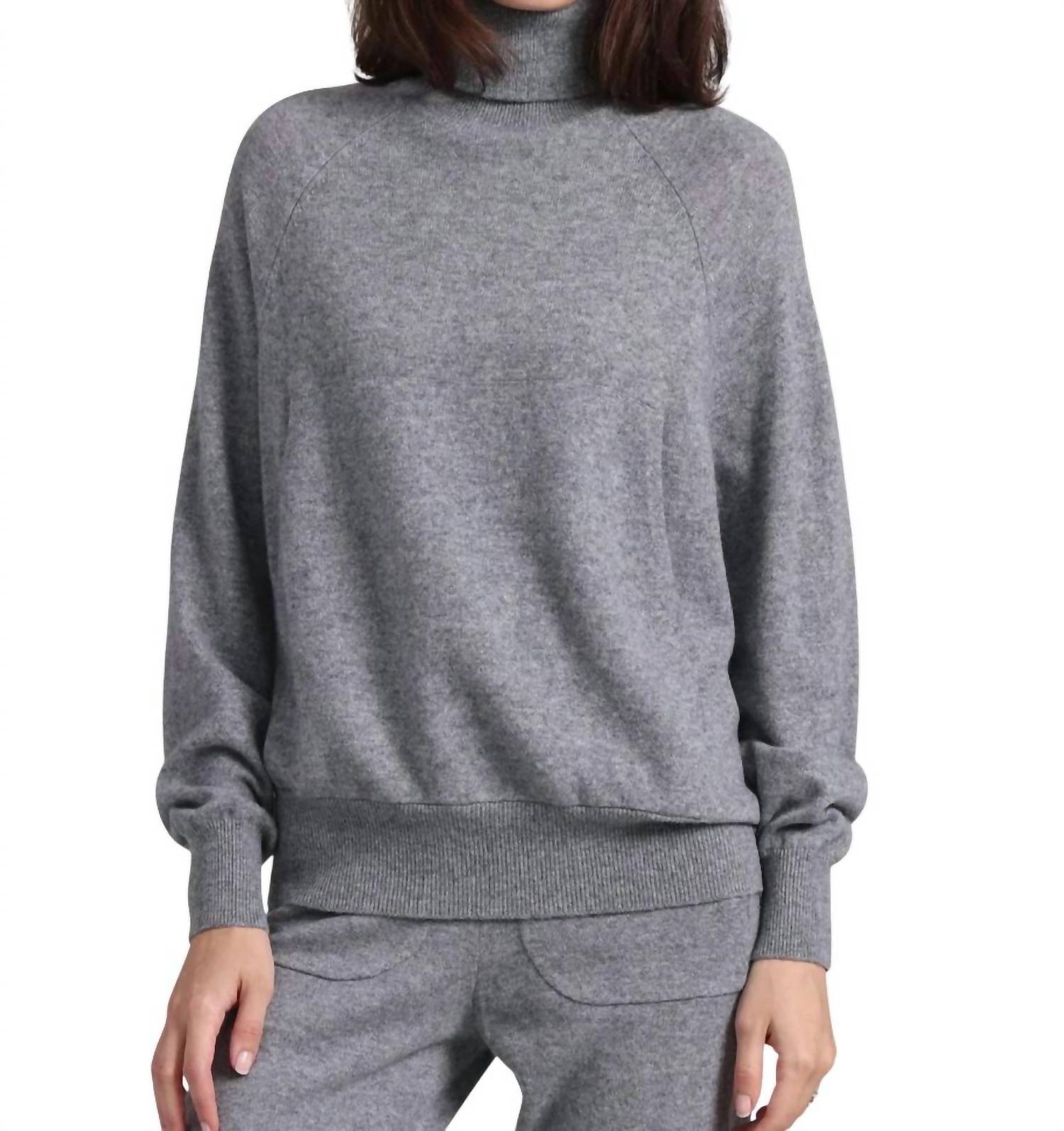 Водолазка свободного кроя из кашемира в сером оттенке Minnie Rose, цвет grey shadow
Водолазка свободного кроя из кашемира в сером оттенке Minnie Rose, цвет grey shadow