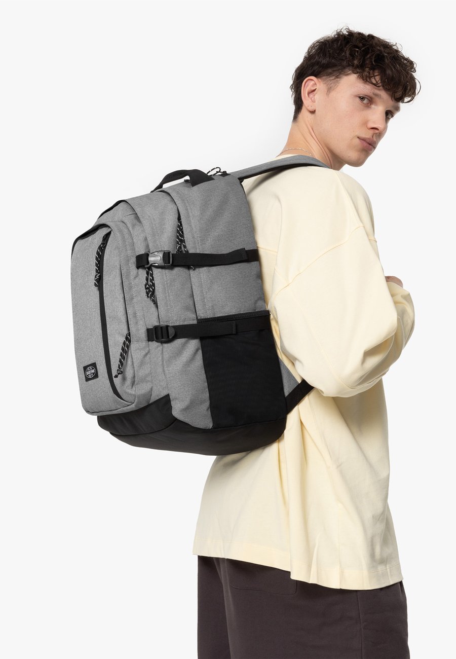 Рюкзак Eastpak Rucksack, Cs Sunday/Light Grey
Рюкзак Eastpak Rucksack, Cs Sunday/Light Grey