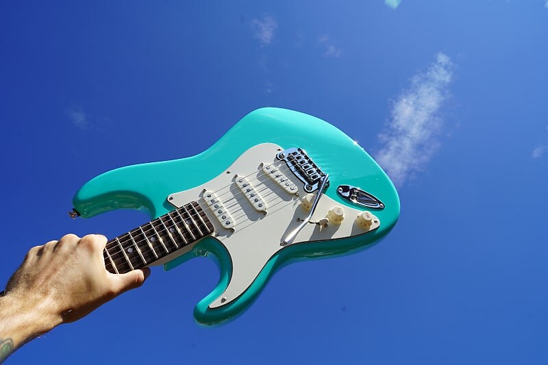 Электрогитара G&L USA Legacy Turquoise Left Handed 6-String Electric Guitar w/ Black Tolex Case
Электрогитара G&L USA Legacy Turquoise Left Handed 6-String Electric Guitar w/ Black Tolex Case