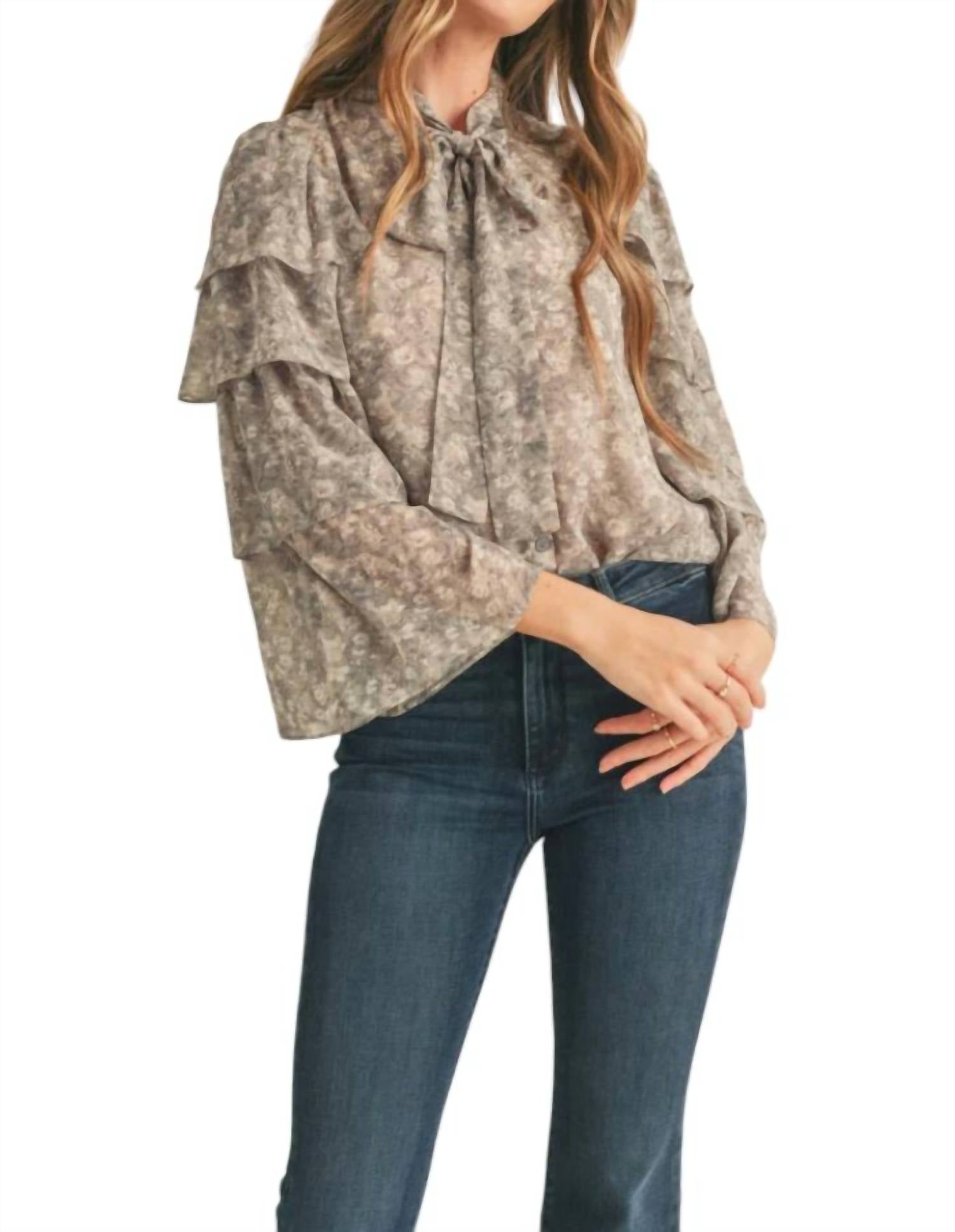 Цветочный многоуровневый топ светло-серого цвета &merci
Цветочный многоуровневый топ светло-серого цвета &merci