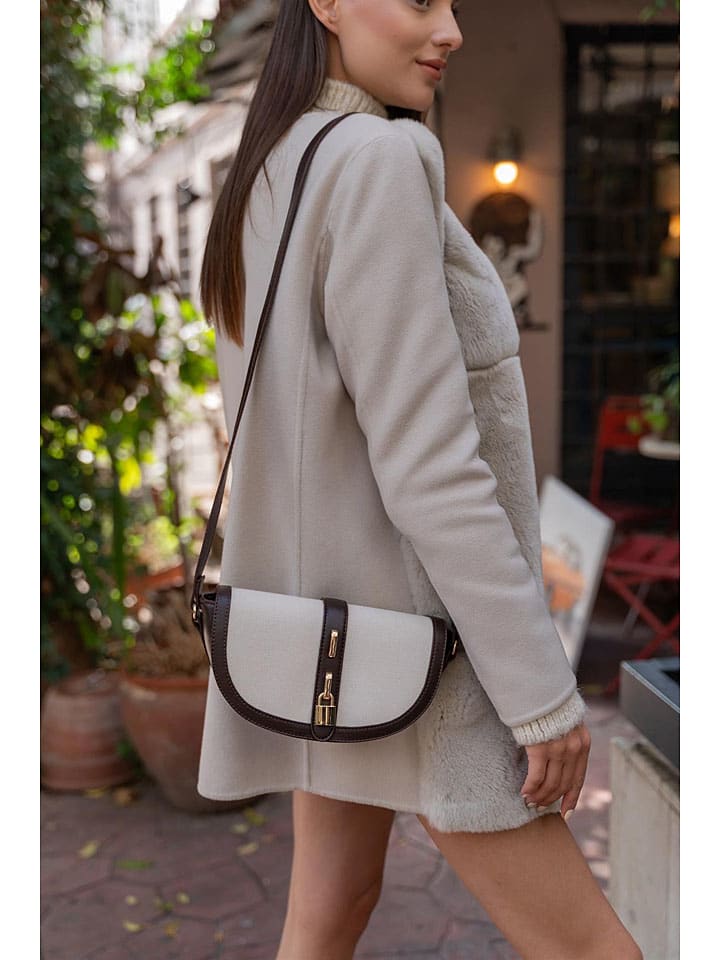 Lucky Bees Сумка через плечо кремово-коричневого цвета - (Ш)26 x (В)10 x (Г)10 см
Lucky Bees Сумка через плечо кремово-коричневого цвета - (Ш)26 x (В)10 x (Г)10 см