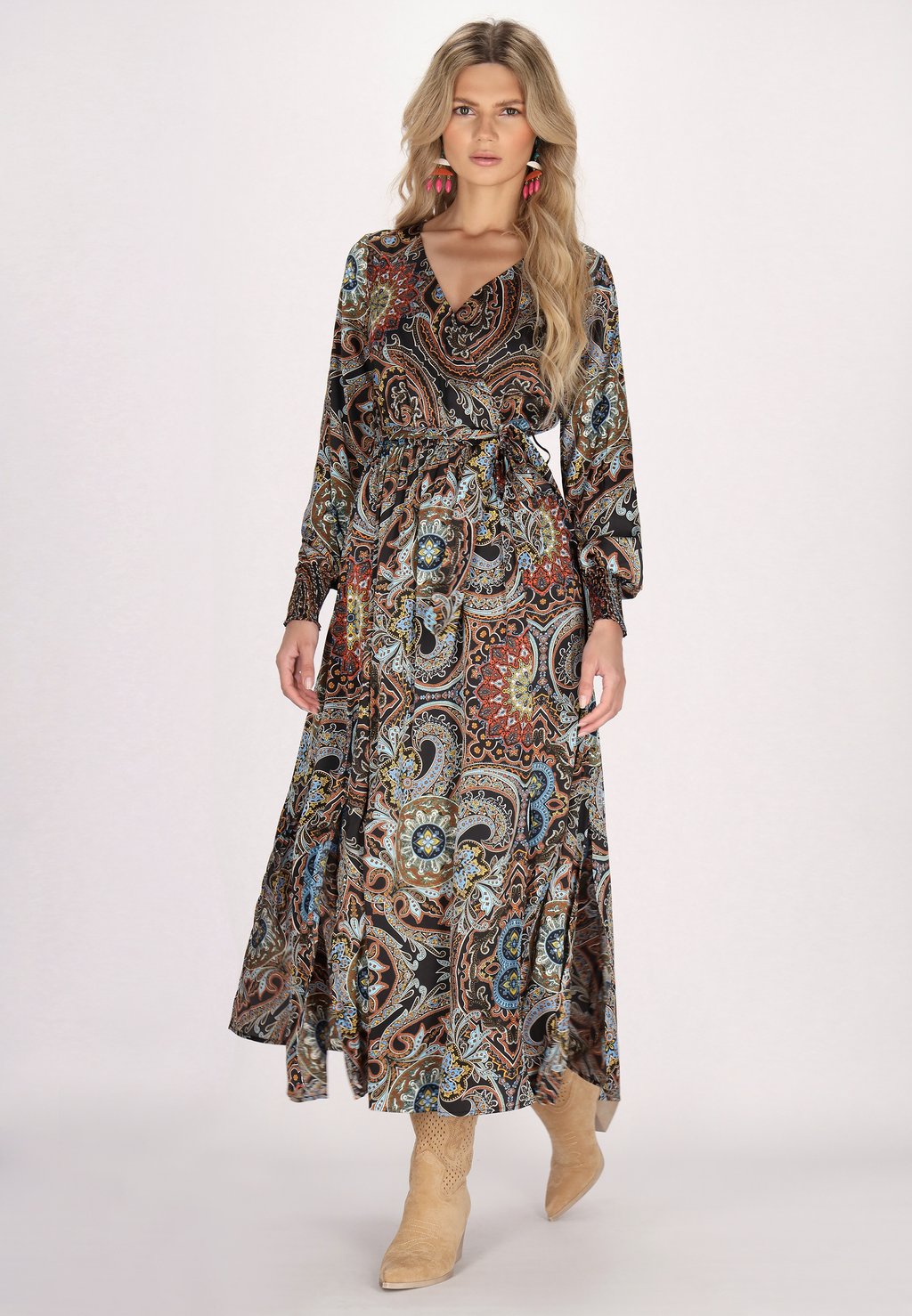 Повседневное платье usha, черный
Повседневное платье usha, черный