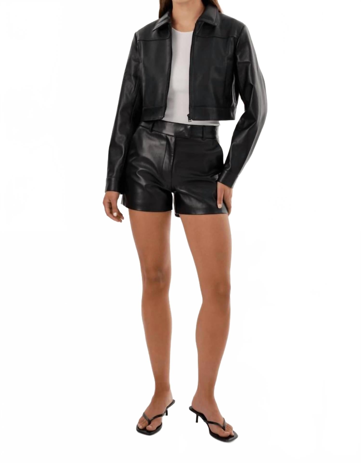 Шорты Kaldie из переработанной кожи черного цвета Lamarque
Шорты Kaldie из переработанной кожи черного цвета Lamarque