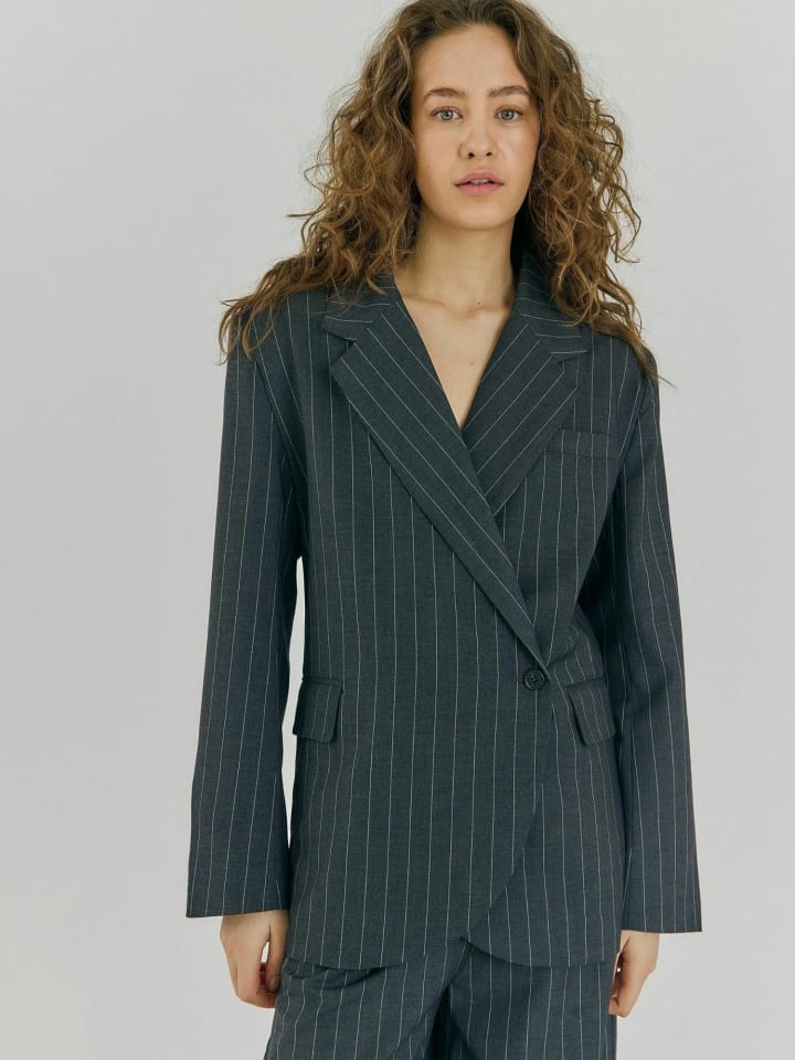 Norr Блейзер Novia в сером меланжевом цвете
Norr Блейзер Novia в сером меланжевом цвете