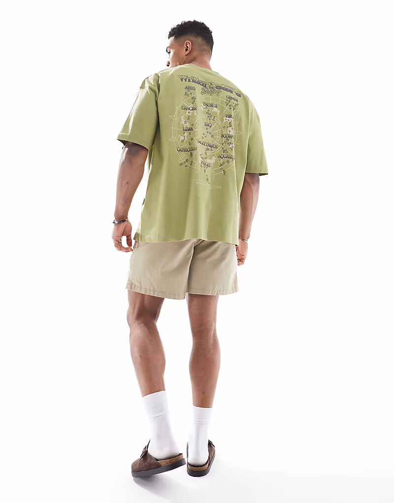 Футболка свободного кроя ASOS DESIGN с небесным принтом цвета хаки
Футболка свободного кроя ASOS DESIGN с небесным принтом цвета хаки