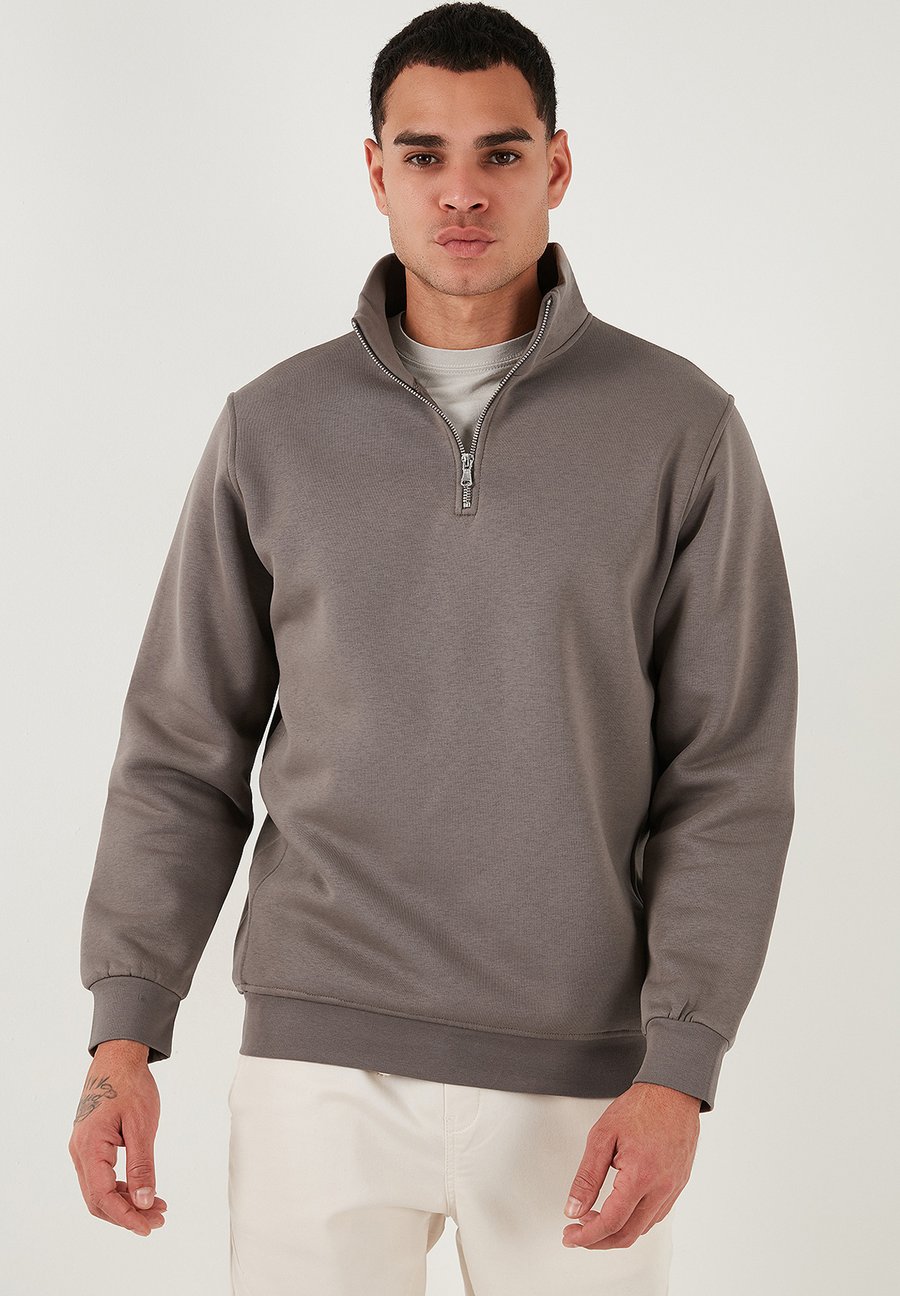 Толстовка Buratti REGULAR FIT, Brown
Толстовка Buratti REGULAR FIT, Brown