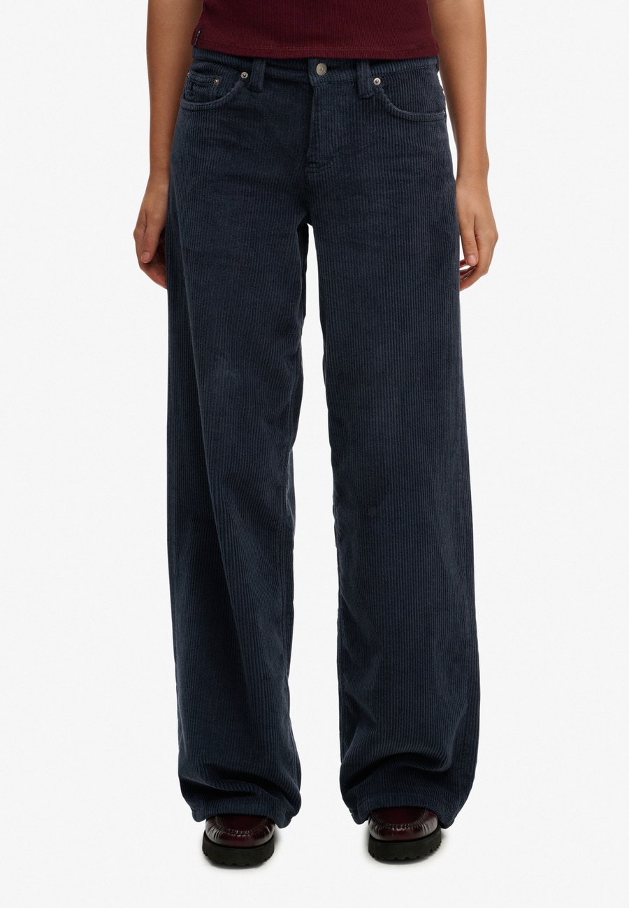 Брюки Superdry & Co MID RISE JUMBO, Eclipse Navy/Blue
Брюки Superdry & Co MID RISE JUMBO, Eclipse Navy/Blue