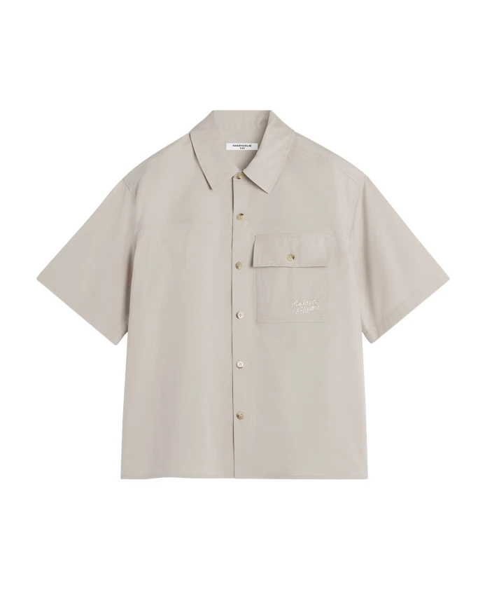 Хлопковая рубашка с короткими рукавами и карманом Maison Kitsunã, серый
Хлопковая рубашка с короткими рукавами и карманом Maison Kitsunã, серый