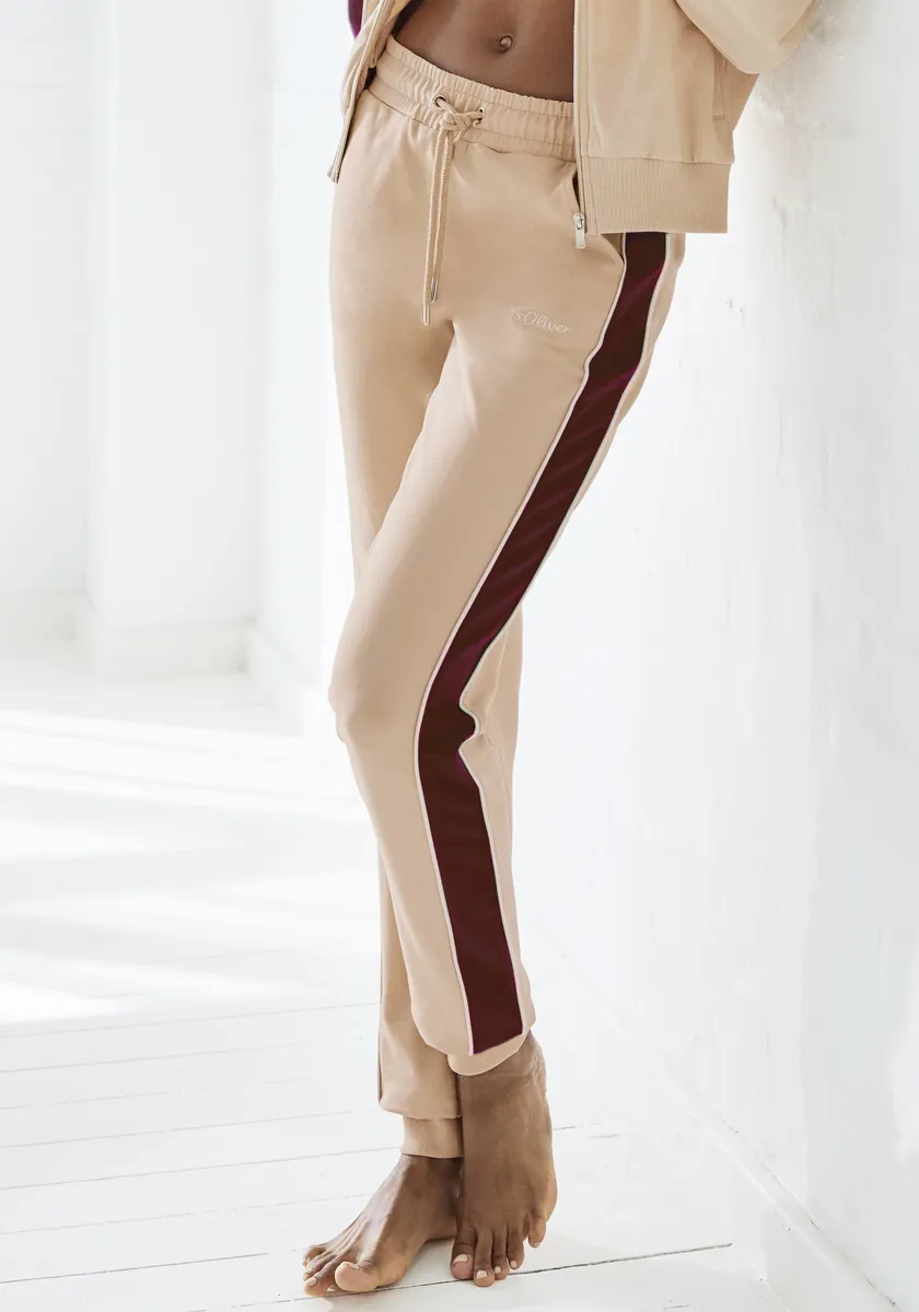 Спортивные брюки S.Oliver "брюки для отдыха / брюки для отдыха" (1 шт.), с боковыми полосками и окантовкой, одежда для дома, цвет Sand
Спортивные брюки S.Oliver "брюки для отдыха / брюки для отдыха" (1 шт.), с боковыми полосками и окантовкой, одежда для дома, цвет Sand