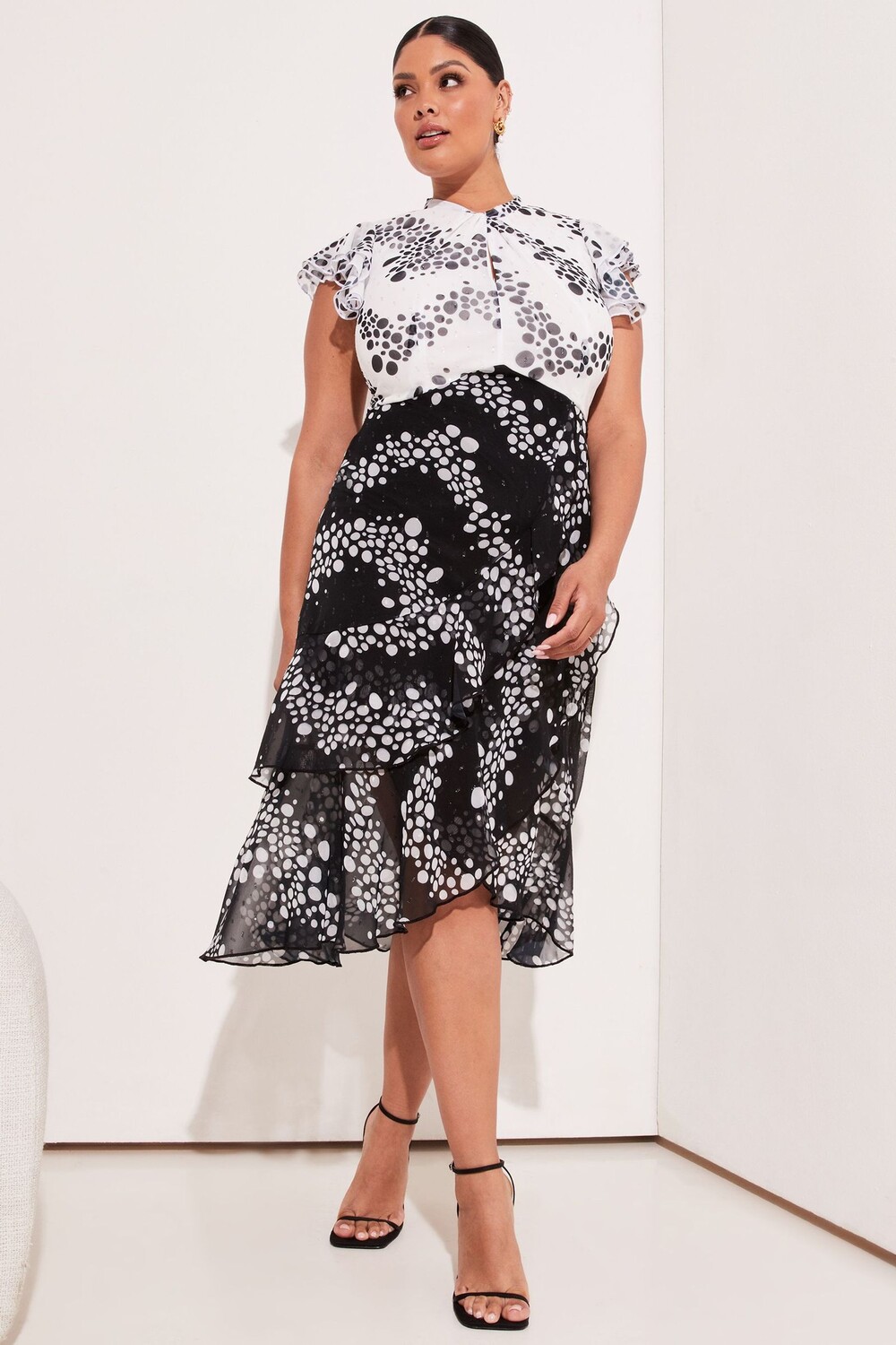 Платье миди с рисунком облегающим верхом и расклешенным низом Lipsy
Платье миди с рисунком облегающим верхом и расклешенным низом Lipsy