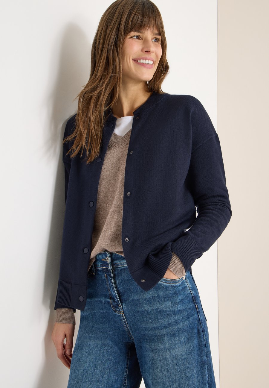 Кардиган Cecil COSY COLLEGE , Blau/Dark Blue
Кардиган Cecil COSY COLLEGE , Blau/Dark Blue