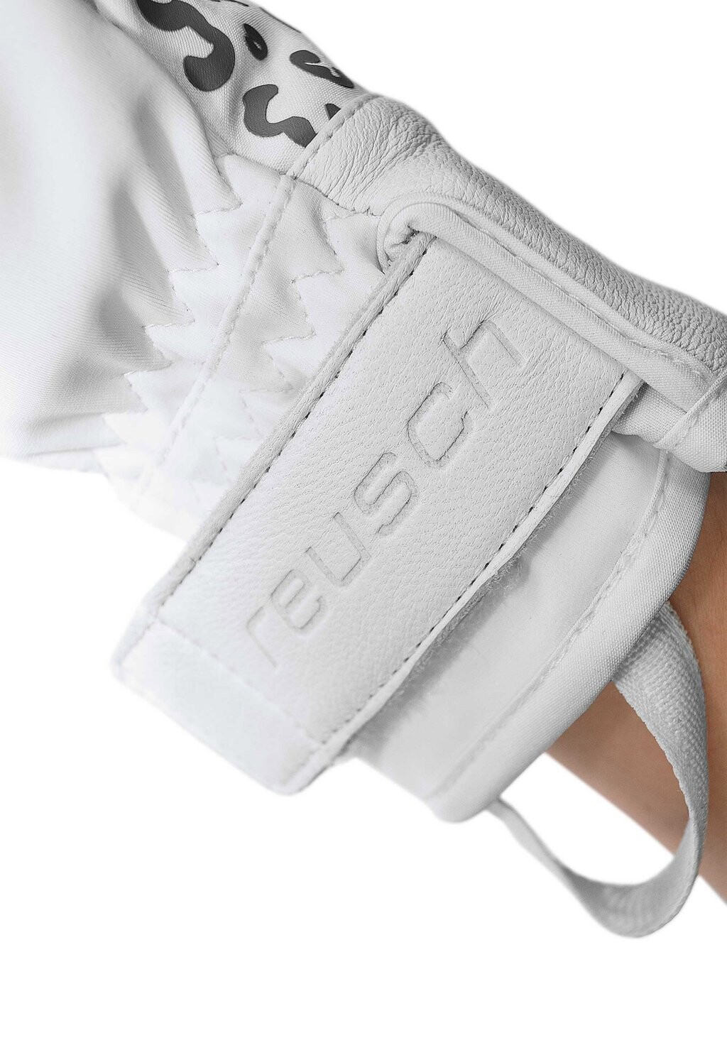 Перчатка на палец Beatrix R Tex® Xt Reusch, бело-серый леопард
Перчатка на палец Beatrix R Tex® Xt Reusch, бело-серый леопард