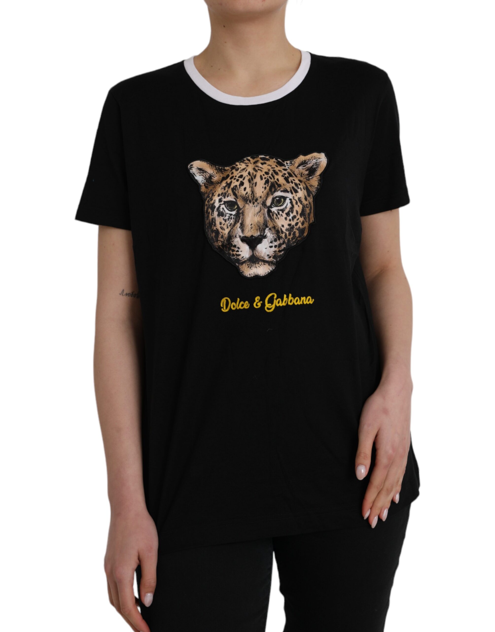 Черная хлопковая футболка с круглым вырезом и леопардовым принтом Dolce & Gabbana
Черная хлопковая футболка с круглым вырезом и леопардовым принтом Dolce & Gabbana