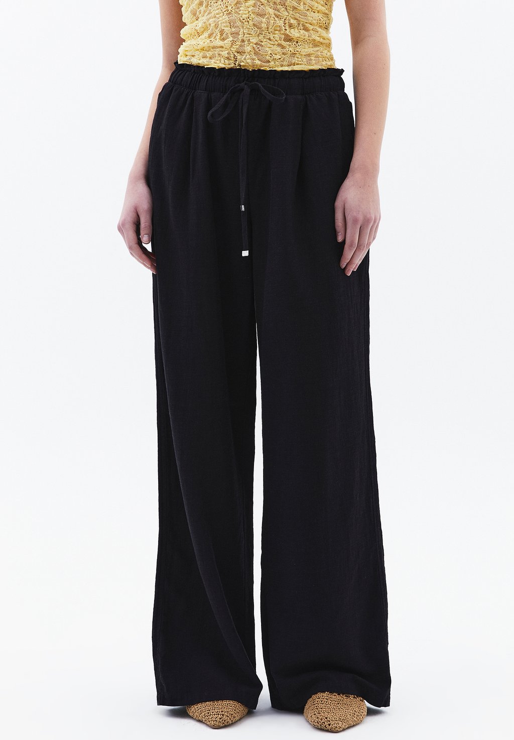 Брюки MIT AUSGESTELLTEM FORM OXXO, черный
Брюки MIT AUSGESTELLTEM FORM OXXO, черный