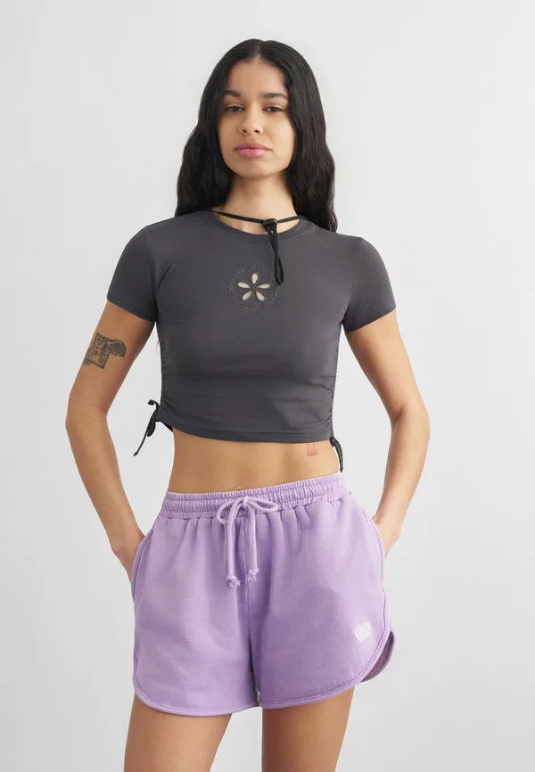 Футболка с принтом в виде цветочного кольца на галстуке Santa Cruz, Black Wash, Черный, Футболка с принтом в виде цветочного кольца на галстуке Santa Cruz, Black Wash
Футболка с принтом в виде цветочного кольца на галстуке Santa Cruz, Black Wash, Черный, Футболка с принтом в виде цветочного кольца на галстуке Santa Cruz, Black Wash