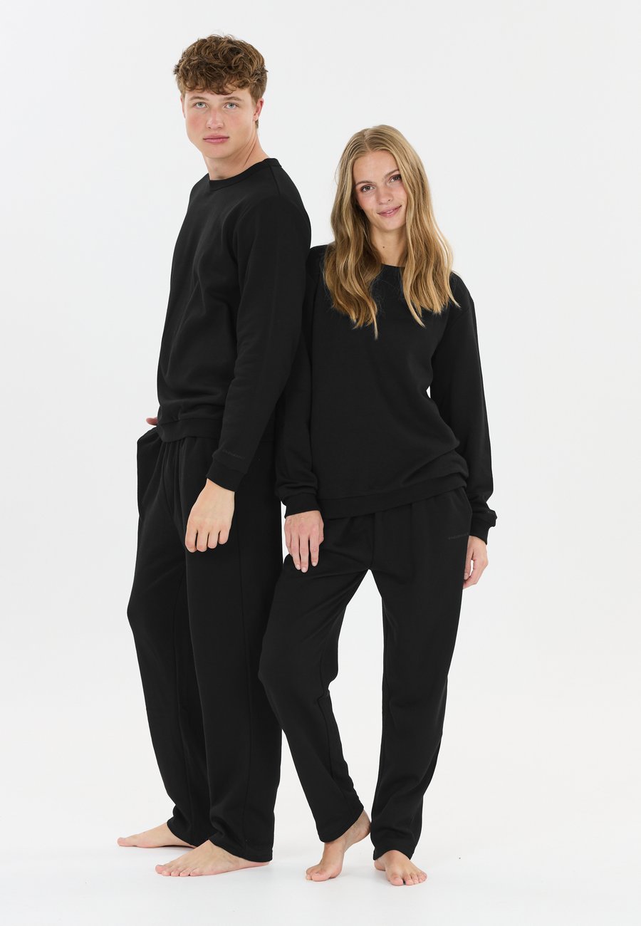 Толстовка Endurance Sweatshirt, Black
Толстовка Endurance Sweatshirt, Black