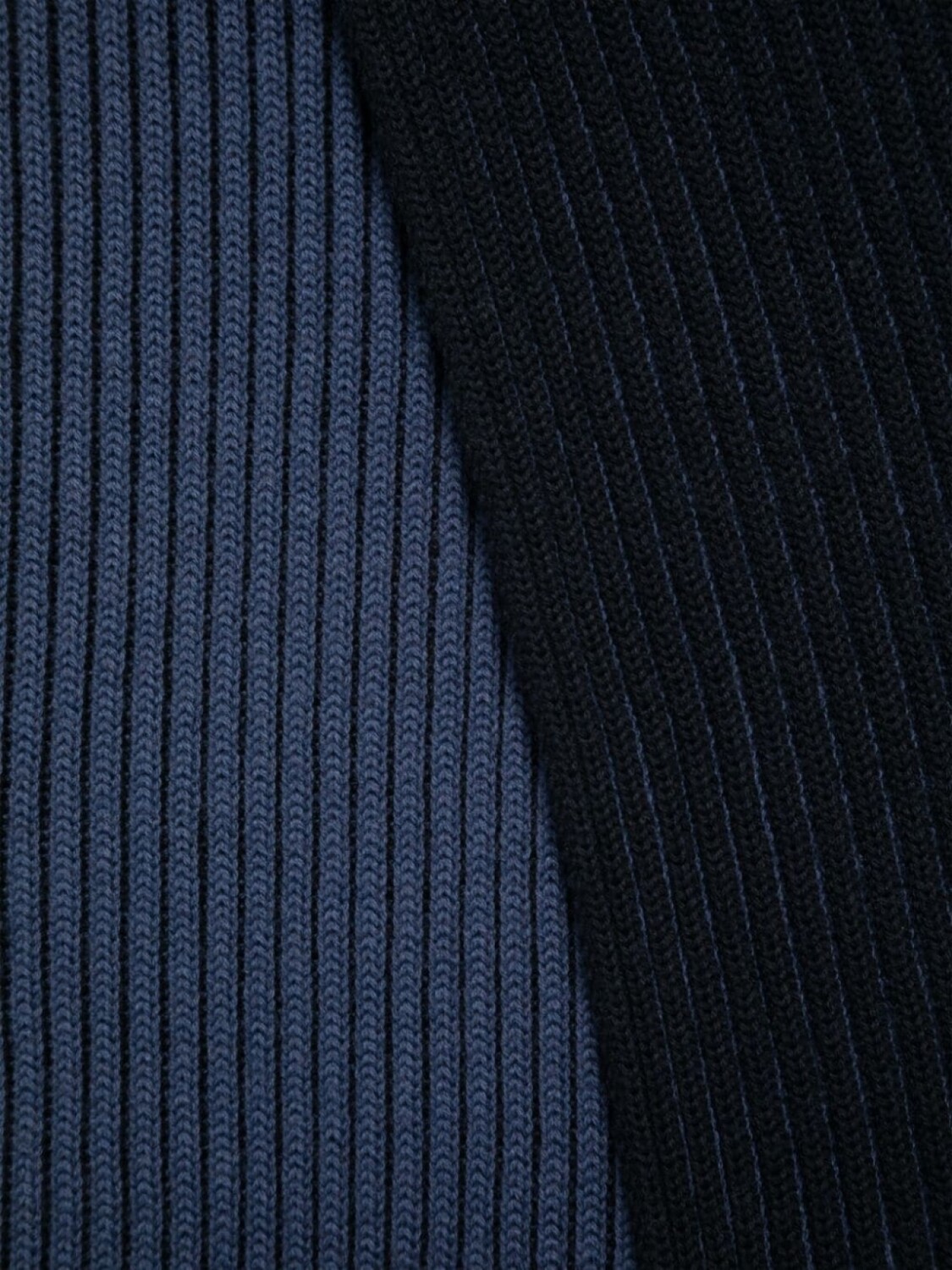 Шарф Stone Island N06C5, синий
Шарф Stone Island N06C5, синий