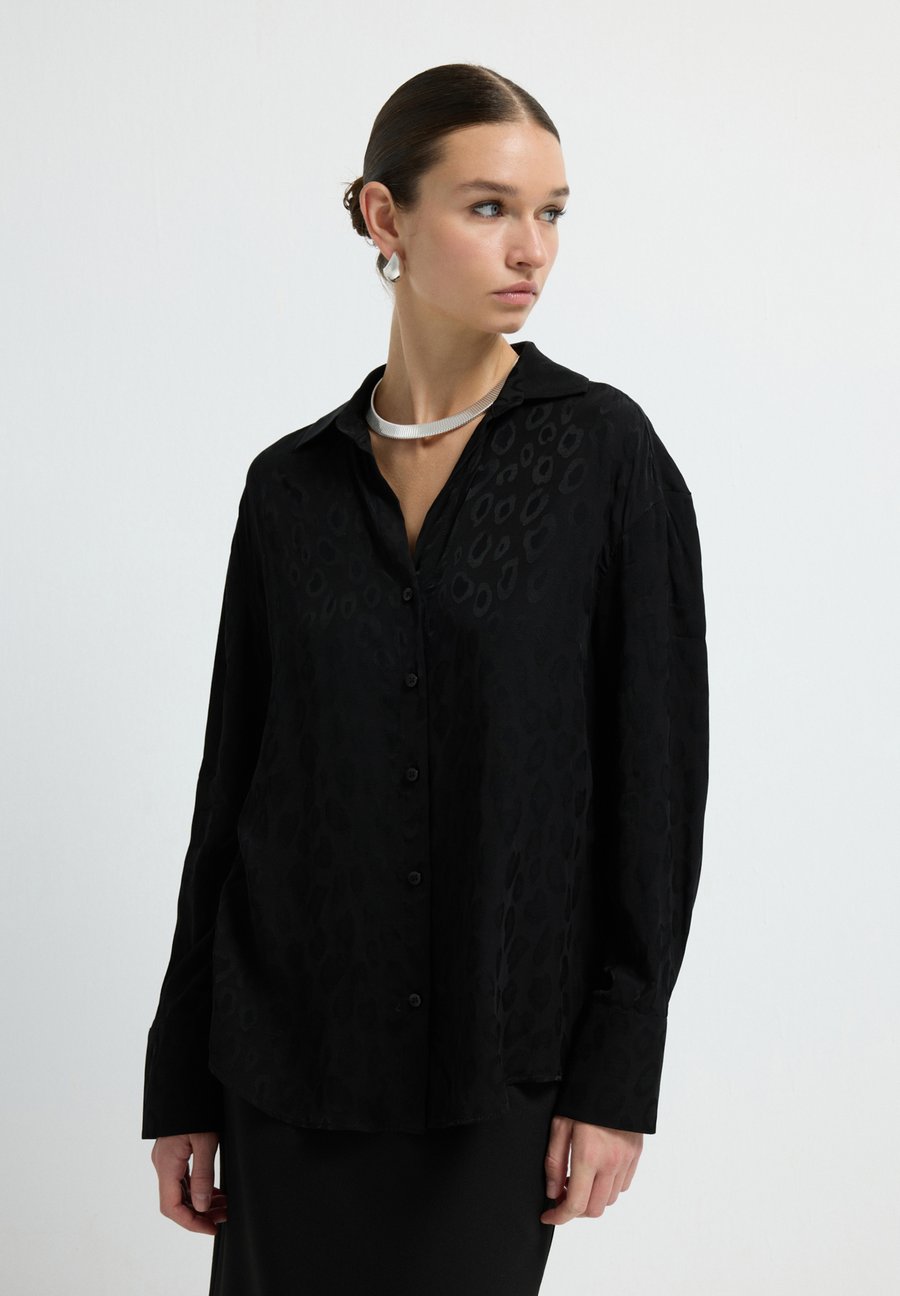 Блуза adL Button-down blouse, Black
Блуза adL Button-down blouse, Black