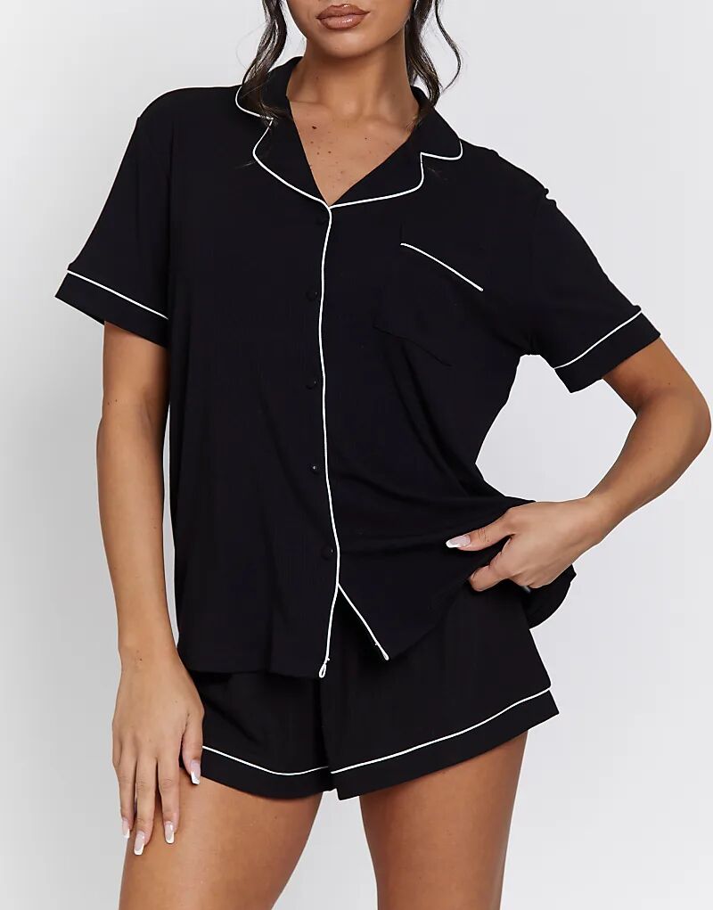 Короткий пижамный комплект Loungeable Ladies в традиционном стиле с отделкой в рубчик, черного цвета
Короткий пижамный комплект Loungeable Ladies в традиционном стиле с отделкой в рубчик, черного цвета