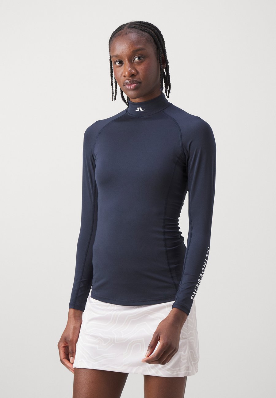 Топ J.LINDEBERG Sports ELLA COMPRESSION , Navy/Dark Blue
Топ J.LINDEBERG Sports ELLA COMPRESSION , Navy/Dark Blue