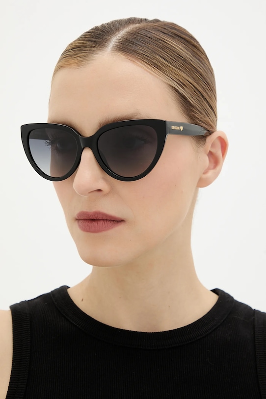 Солнцезащитные очки Love Moschino, черный
Солнцезащитные очки Love Moschino, черный