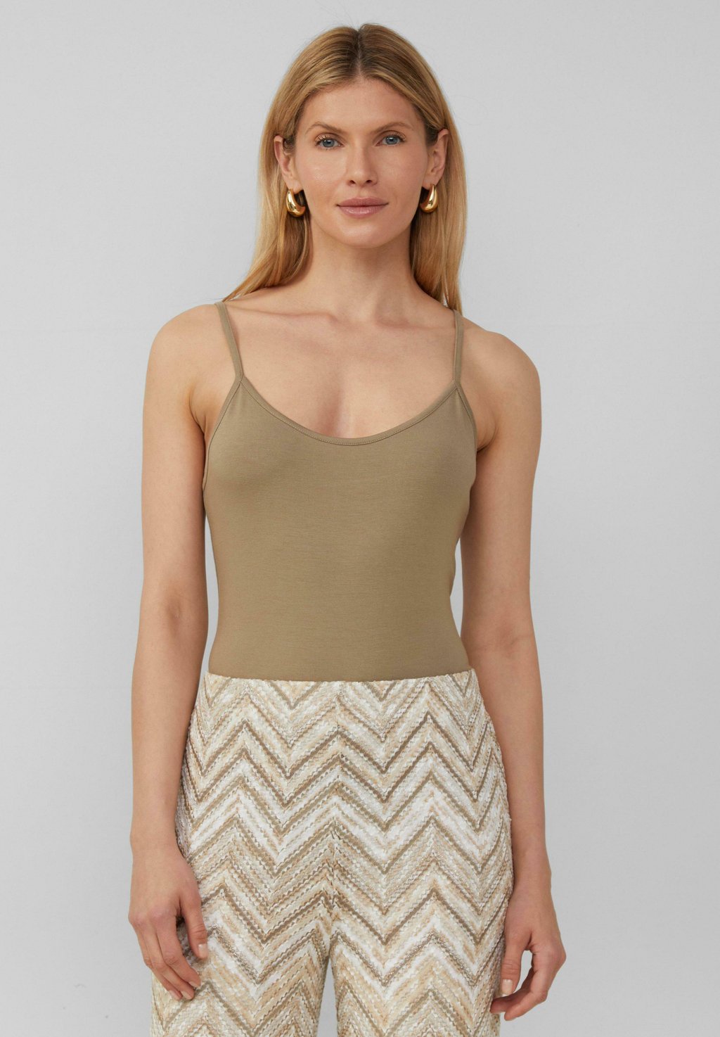 Топ SLIM-FIT-MIT VERSTELLBAREN SPAGHETTITRÄGERN s.Oliver BLACK LABEL, бежевый
Топ SLIM-FIT-MIT VERSTELLBAREN SPAGHETTITRÄGERN s.Oliver BLACK LABEL, бежевый