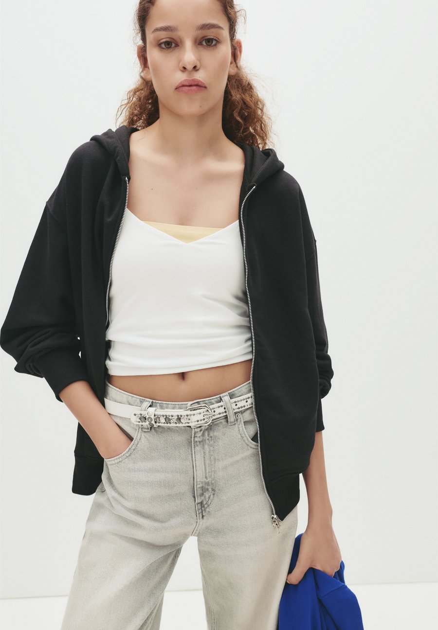 Толстовка PULL&BEAR Zip-up sweatshirt, Black
Толстовка PULL&BEAR Zip-up sweatshirt, Black